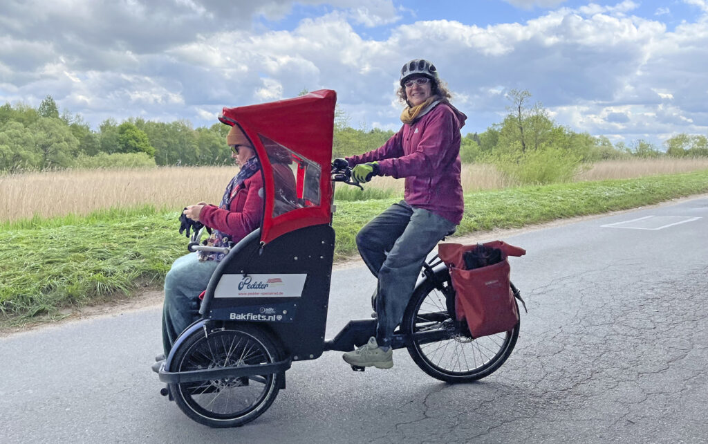 2 sitziger Pedder beim Kunst.Hafen.Walle